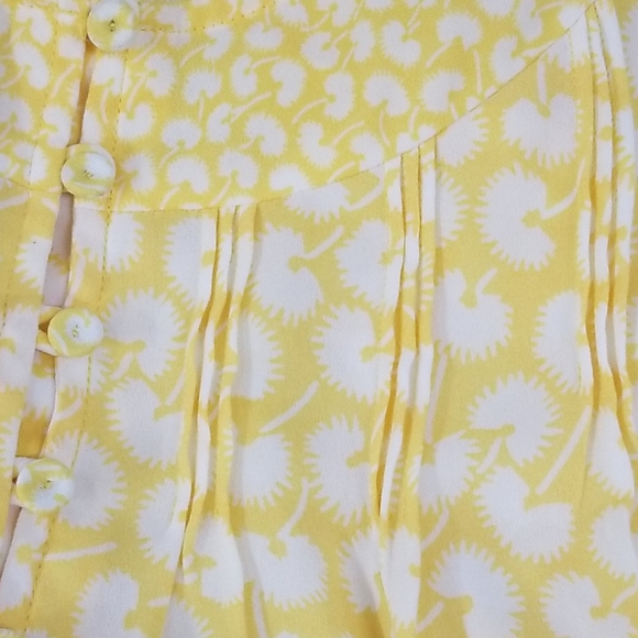 🎉HP🎉Talbots Yellow and White Printed Top - Picture 7 of 7